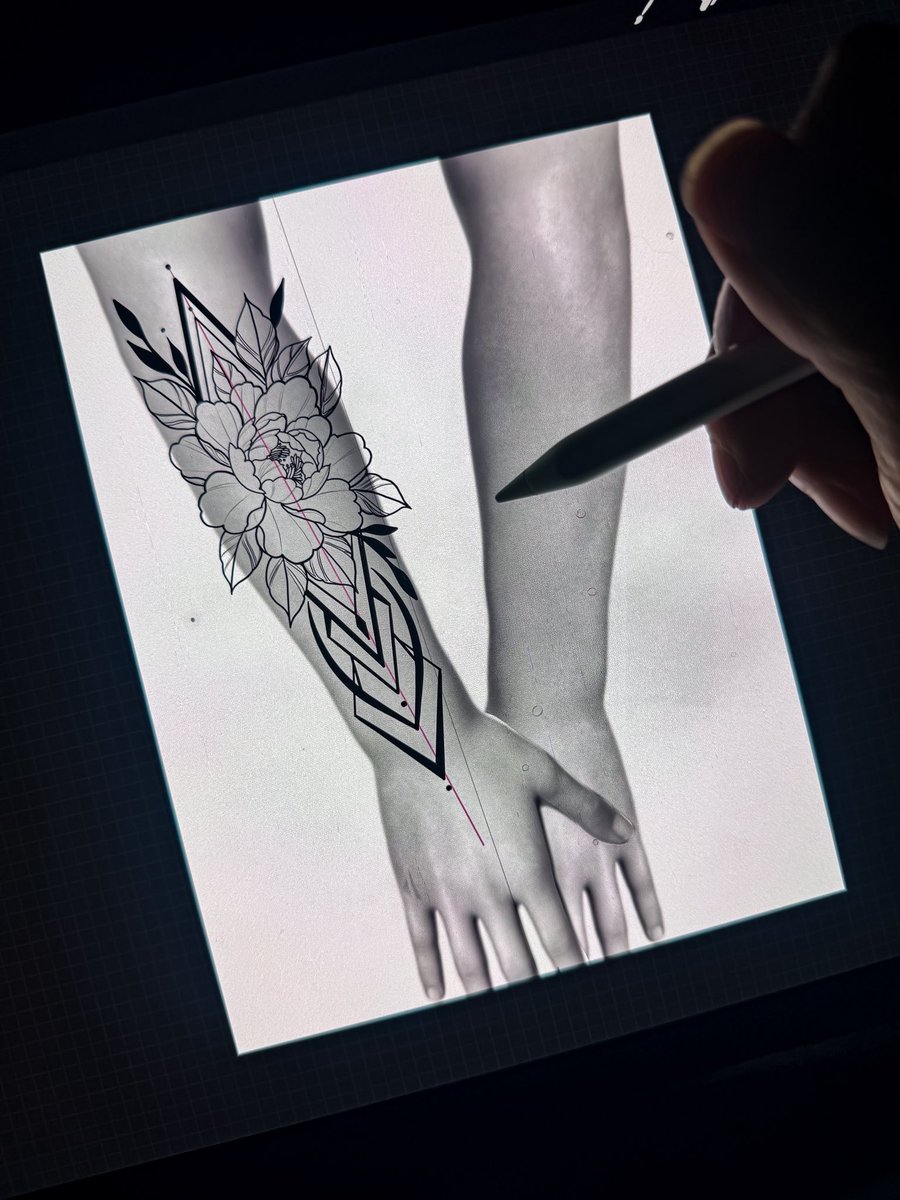 babeonthemoon's tweet image. Watching Stranger Things and creating wanado designs.  

#teamnosleep