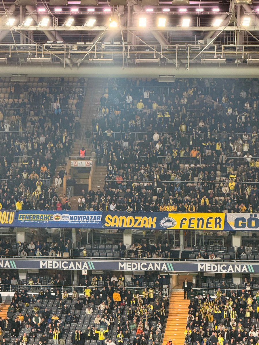 Çok Değerli Fenerbahçe Ailemiz,

Haftalardır süren yoğun emek ve titiz çalışmalarımız neticesinde, Novi Pazar’dan gelen kardeşlerimizi İstanbul’da misafir etmenin ve Fenerbahçemizin Konyaspor maçında tribünlerde ağırlamanın mutluluğunu yaşadık.

Bu süreçte gerçekleştirdiğimiz