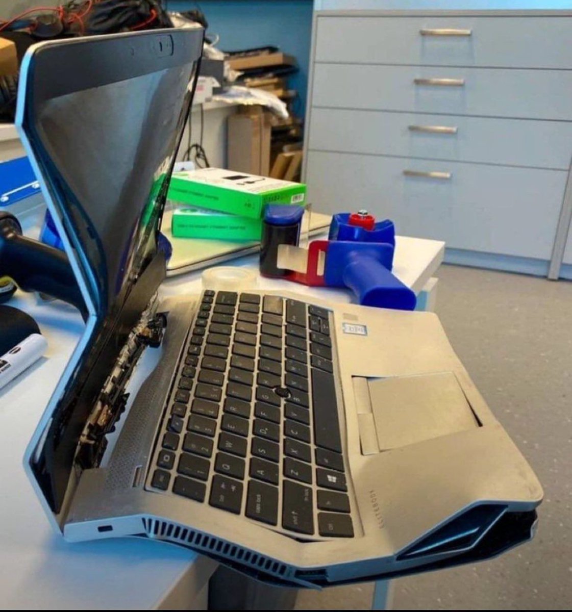 dandorf22's tweet image. algún informático sabe como puedo arreglar esto?