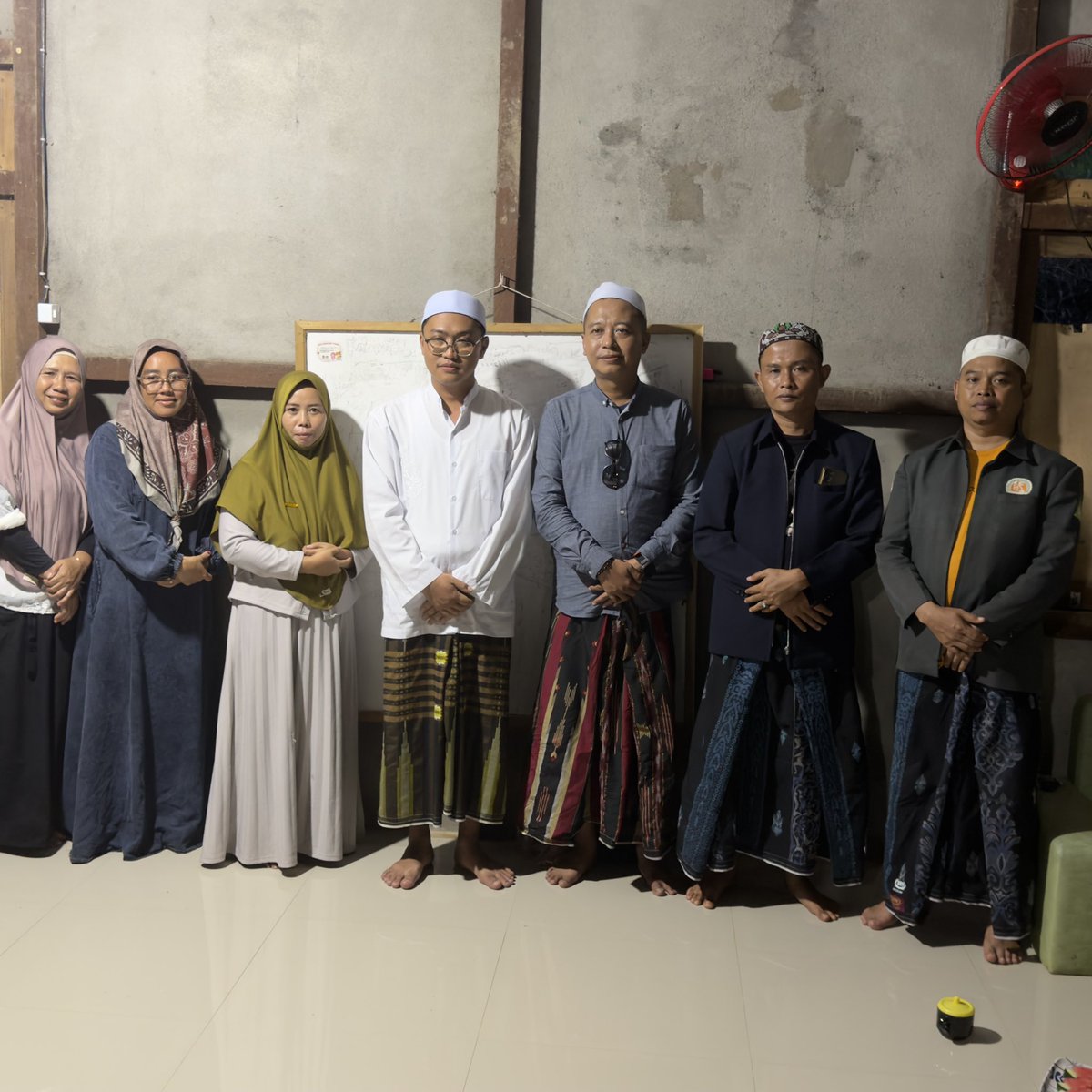 Berkunjung ke pedalaman Kalimantan Barat, bertemu dai utusan <a href="/sidogiri/">Pesantren Sidogiri</a> dan para muallaf yang menjadi binaannya. Semoga diberikan kekuatan iman dan menjadi muslim yang sempurna. Amin.