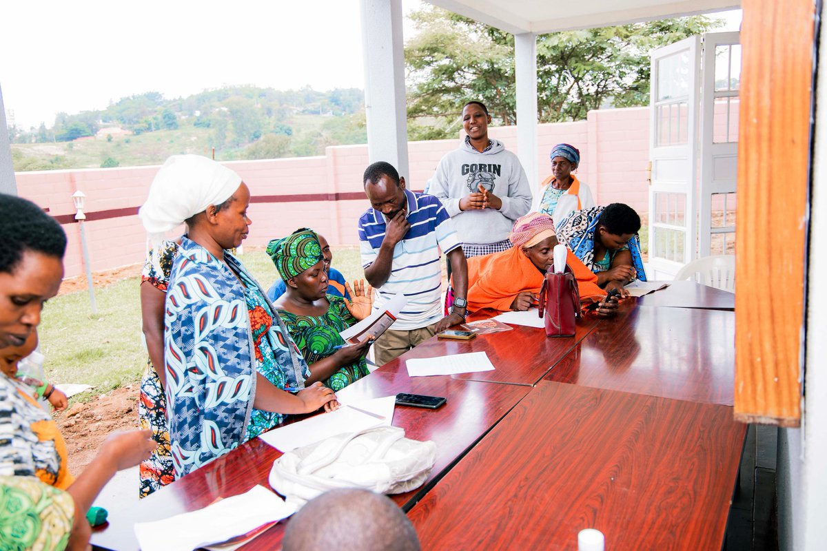 UyisenganImanzi's tweet photo. @UyisenganImanzi held one day training 4 caregivers, strengthening #positiveparenting & practical #businessskills. Caregivers gained knowledge in #saving & #incomegeneration to better support their children’s basic needs.@Net4kids @streetchilduk @Gasabo_District #kinyinyasector https://t.co/WKJy8vA17l