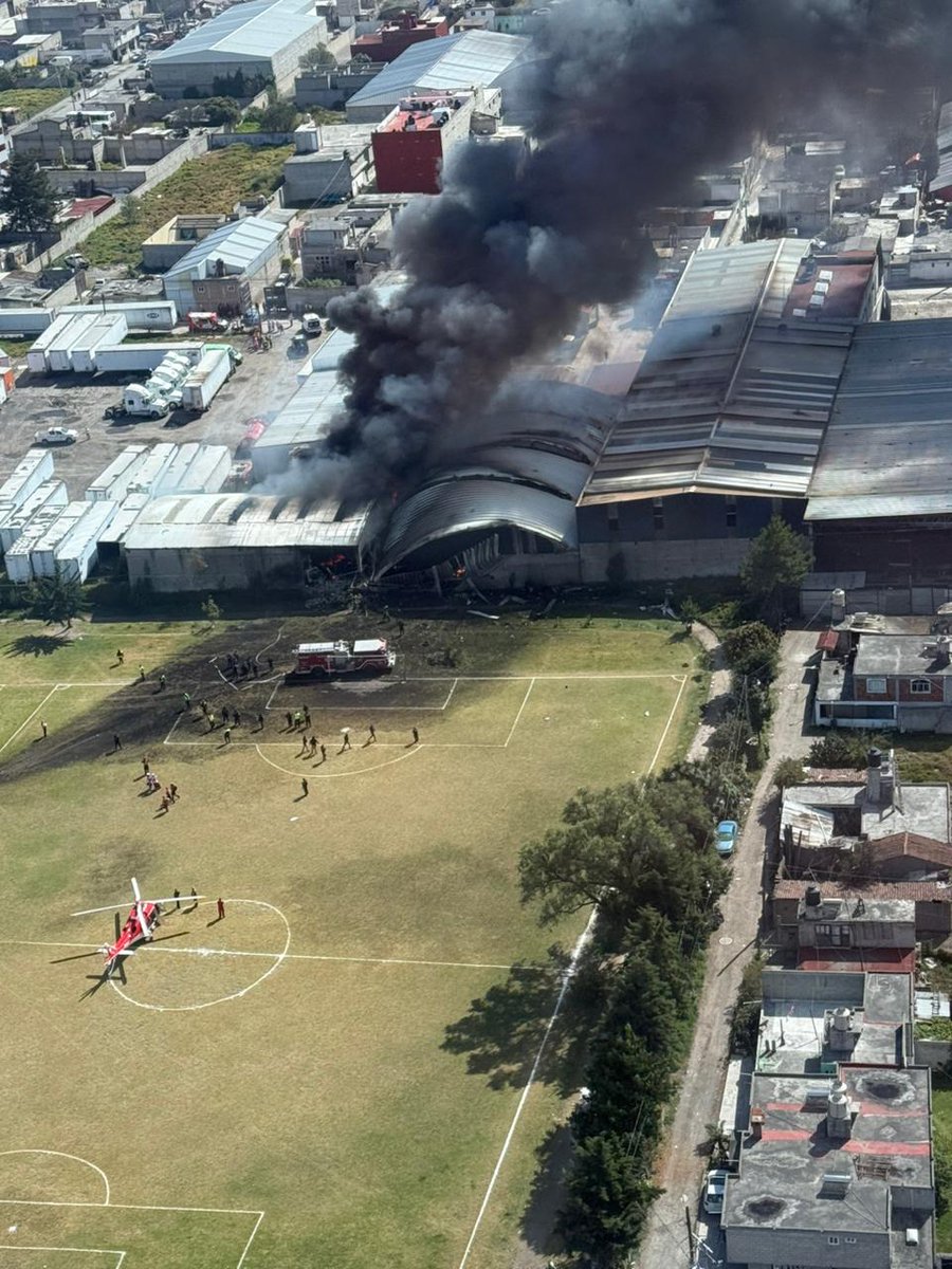 FlightModeblog's tweet image. A Cessna 650 Citation III (XA-PRO) private jet crashed into an industrial warehouse in #Toluca, Mexico, on December 15, 2025, while attempting to land at Toluca International Airport. The flight, operated by Jetpro SA, departed from Acapulco. ⬇️

#Mexico #Cessna