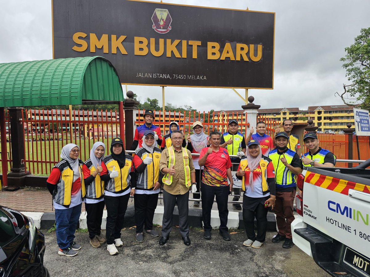 Jabatan Kerja Raya Melaka bersama CMI Infra Bukit Baru telah melaksanakan Program Tanggungjawab Sosial Korporat (CSR) sempena Program Wakil Rakyat Untuk Rakyat (WRUR) DUN Bukit Katil dengan menjalankan kerja-kerja mengecat tembok pagar Sekolah Menengah Kebangsaan Bukit Baru.