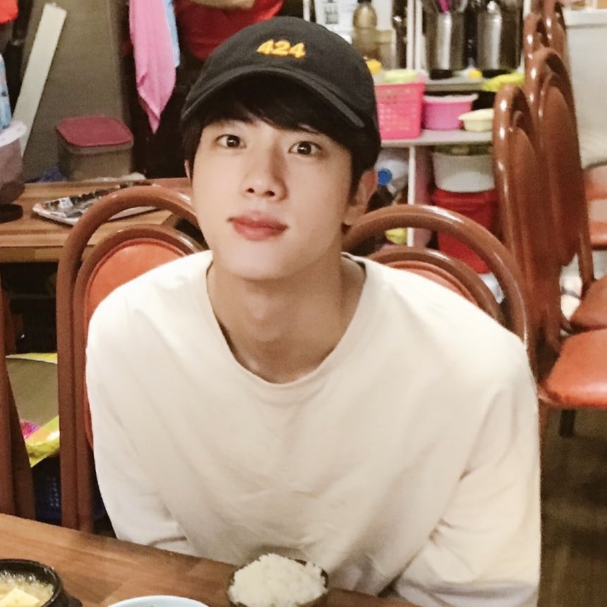 Seokjin save me⁷ ⦿☰☲ ARIRANG 💿 tweet media