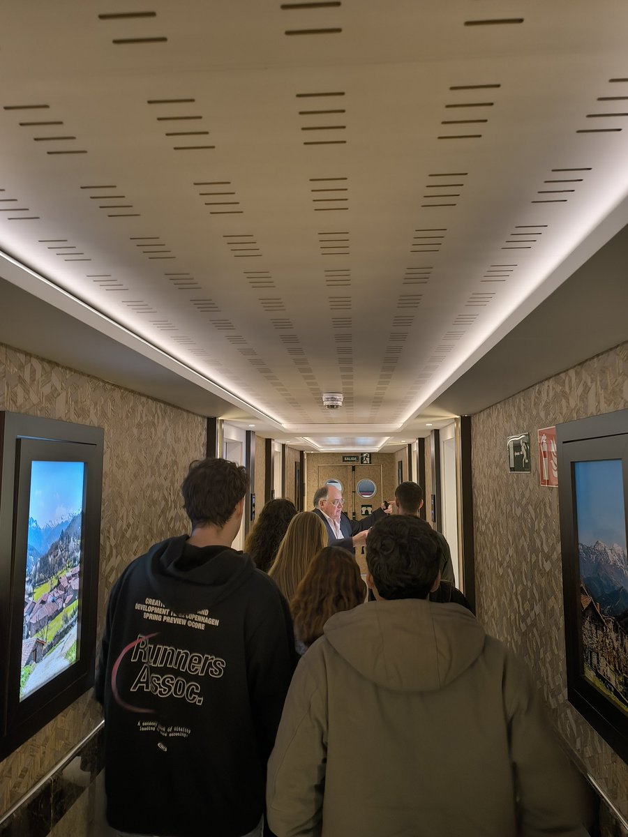 El alumnado de Gestión Hotelera y Turística visitó el Hotel Santemar para conocer de primera mano la coordinación de departamentos, la gestión MICE y la importancia de la estrategia comercial en un hotel de gran capacidad.