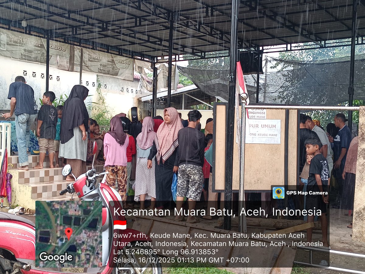 keudemane's tweet photo. Posko Pengungsi Gampong Keude Mane, suasana Dapur Umum waktu  makan siang 16 Des 2025
@humasaceh
@DPR_Aceh
@BNPB_Indonesia
@KemensosRI
@kemendespdt

#BanjirAceh 
#banjirsumatra https://t.co/gO5FJves9R