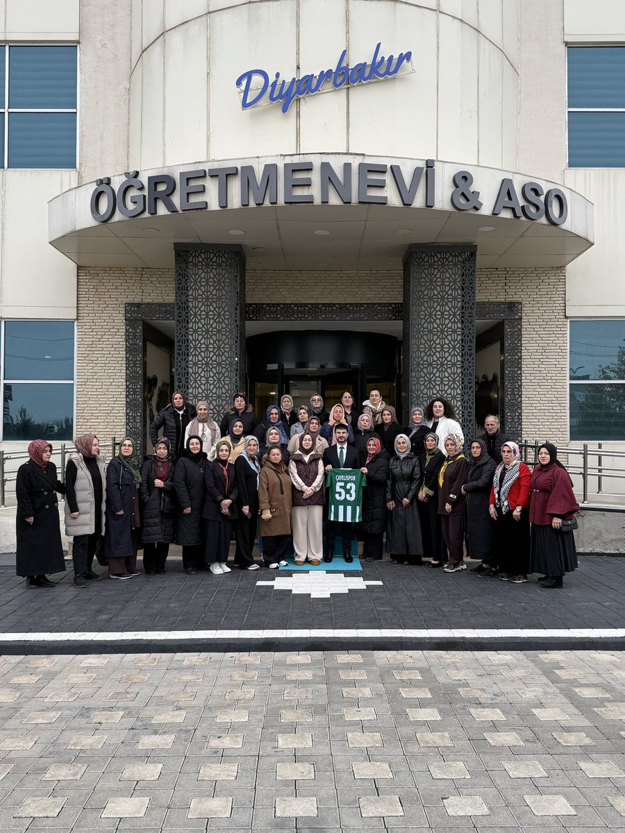MasumEnsari's tweet photo. AK Parti Rize İl Teşkilatı Kadın Kollarımızın, Huzur ve Kardeşlik vizyonu kapsamında gerçekleştirdiği ,Ak Parti İl Başkanlıkları Diyarbakır,Mardin ve Batman ziyareti dolayısıyla bir araya geldik.
Diyarbakır Büyükşehir Öğretmenevinde gerçekleştirilen kahvaltı programında kendilerini misafir ettik.
Öğretmenevi Müdürü Sayın İbrahim Alp’e nazik ev sahipliği ve misafirperverliği için teşekkür ederiz.

Diyarbakır ,Mardin programının ardından, Rize İl ve İlçe Teşkilatı Kadın Kollarımızla birlikte Batman programına geçiş sağladık.
Birlik, beraberlik ve kardeşlik anlayışıyla yürütülen bu ziyaretin hayırlara vesile olmasını temenni ediyoruz.@YilmazKATMER