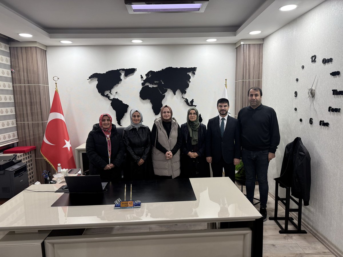 MasumEnsari's tweet photo. AK Parti Rize İl Teşkilatı Kadın Kollarımızın, Huzur ve Kardeşlik vizyonu kapsamında gerçekleştirdiği ,Ak Parti İl Başkanlıkları Diyarbakır,Mardin ve Batman ziyareti dolayısıyla bir araya geldik.
Diyarbakır Büyükşehir Öğretmenevinde gerçekleştirilen kahvaltı programında kendilerini misafir ettik.
Öğretmenevi Müdürü Sayın İbrahim Alp’e nazik ev sahipliği ve misafirperverliği için teşekkür ederiz.

Diyarbakır ,Mardin programının ardından, Rize İl ve İlçe Teşkilatı Kadın Kollarımızla birlikte Batman programına geçiş sağladık.
Birlik, beraberlik ve kardeşlik anlayışıyla yürütülen bu ziyaretin hayırlara vesile olmasını temenni ediyoruz.@YilmazKATMER