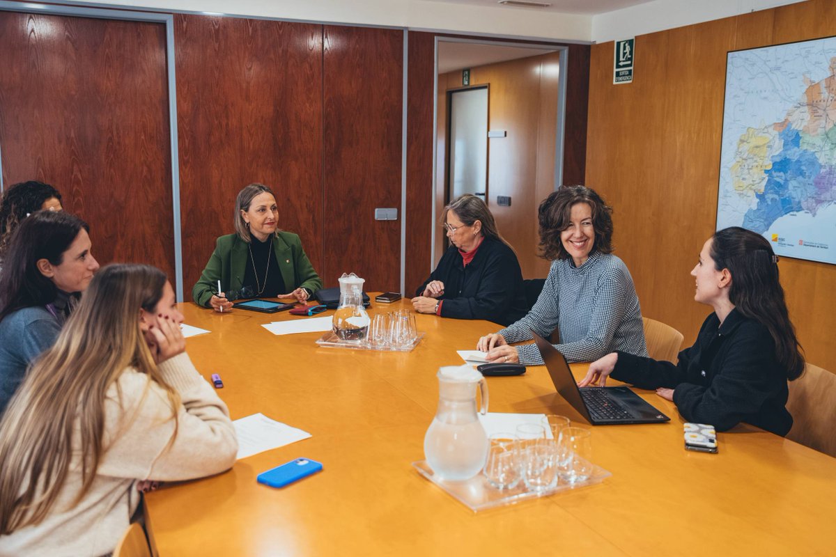 👥Ahir, vam rebre la visita de la consellera d’<a href="/igualtatcat/">Igualtat i Feminisme</a>, Eva Menor, i la directora general per a l’Erradicació de la Violència Masclista, Olga Jiménez.

🤝Durant la trobada, es van compartir les principals línies de treball i els reptes actuals del departament.
