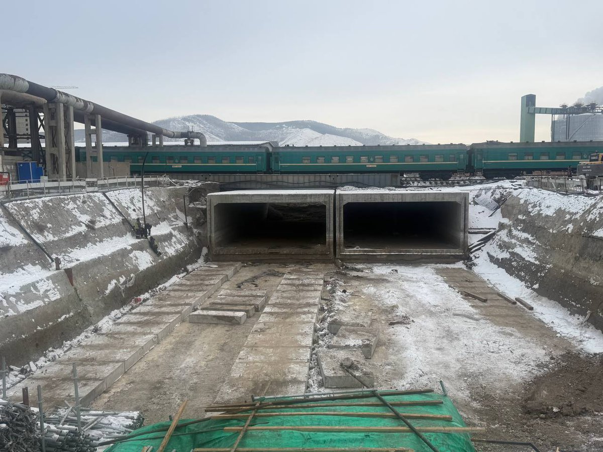 “Гермес” худалдааны төвийн нүхэн гарцын туннелийн их биеийн бүтээцийг түлхэх технологиор хийж дууслаа amlalt.mn/p/1003988