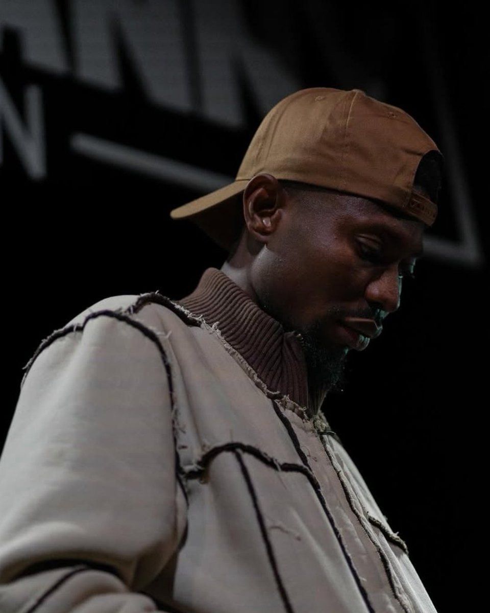 ThrillerOdi's tweet photo. No Lyricist in the world has given me more joy than @buck_world There are no words to describe how magnificent he is.

He’s one of the very few with the potential to be one of Nigeria’s greatest hip-hop exports—if the right eyes see him.

Take your flowers, King

 🌺 👑 https://t.co/NoKO3OS7wU