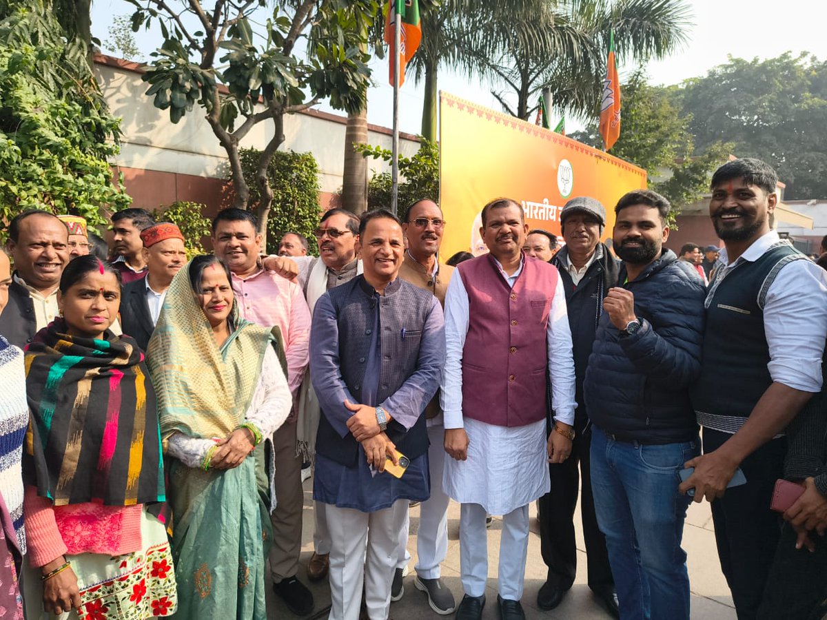 chanderpalbjp's tweet photo. आज भारतीय जानत पार्टी के राष्ट्रीय कार्यकारी अध्यक्ष के रूप में नियुक्ति के पश्चात प्रथम दिल्ली आगमन पर, आदरणीय श्री @NitinNabin जी का भाजपा राष्ट्रीय कार्यालय में सहृदय स्वागत एवं भव्य अभिनंदन किया गया। https://t.co/vFLWXVgccs