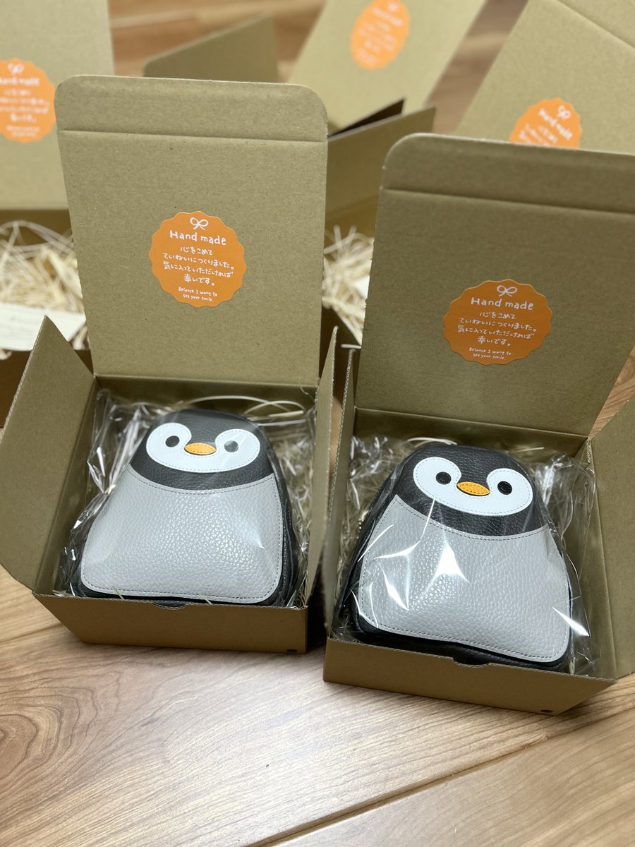 jiusandals's tweet photo. 長岡京市ふるさと納税返礼品、ペンギンポーチ、今年はダークグレーが人気です

#ふるさと納税返礼品 https://t.co/KioJkMrFbh