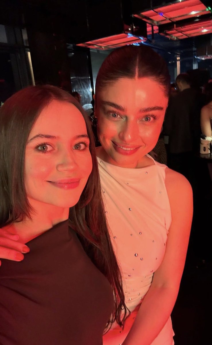 arab2turk's tweet photo. #YağmurYüksel &amp; #AyçaAyşinTuran 🍰💜 https://t.co/QV3QppCg67