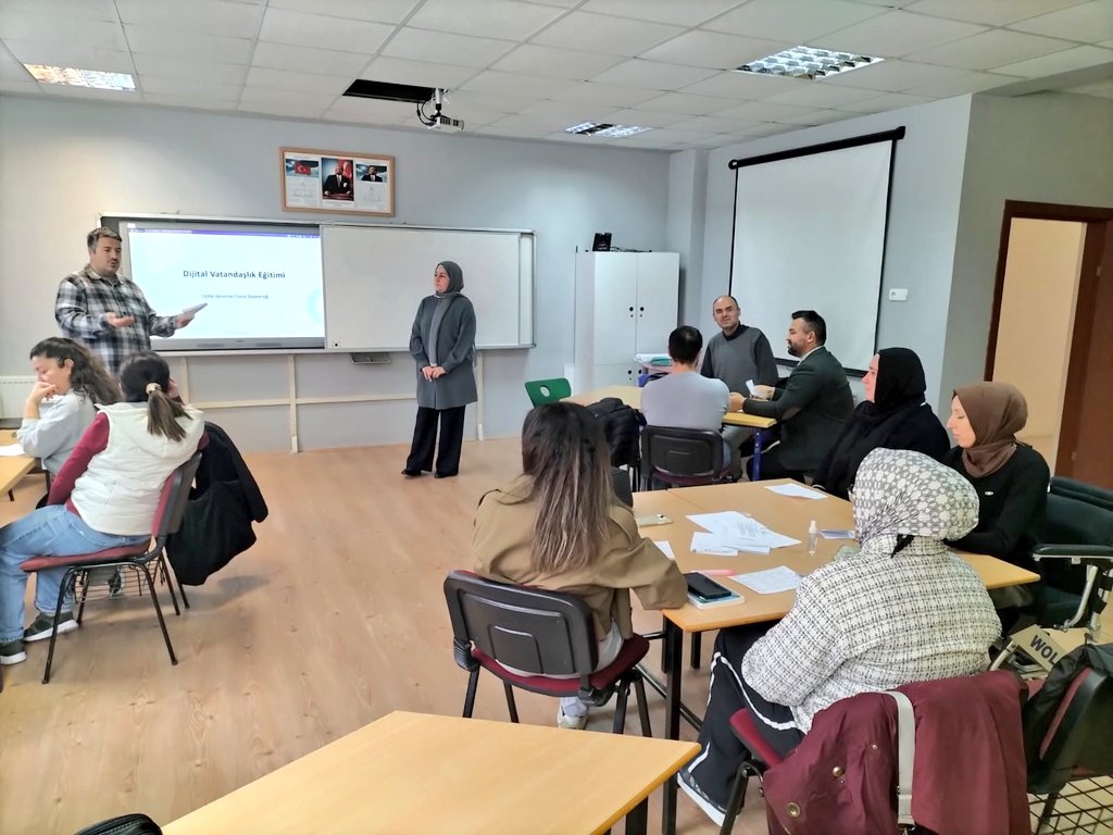 Merkezimiz Türkçe öğretmeni M. Kemal Pişkiner tarafından ilimizde görev yapan öğretmenlere “Dijital Vatandaşlık Eğitimi Kursu”  verilmiştir. <a href="/MebOrgm/">Özel Eğitim ve Rehberlik Hiz. Genel Müdürlüğü</a> <a href="/kutahyamem/">Kütahya İl Millî Eğitim Müdürlüğü</a> <a href="/OrhanS55767/">Orhan ŞAYBAK</a> <a href="/kemalpiskiner/">Kemal PİŞKİNER</a>