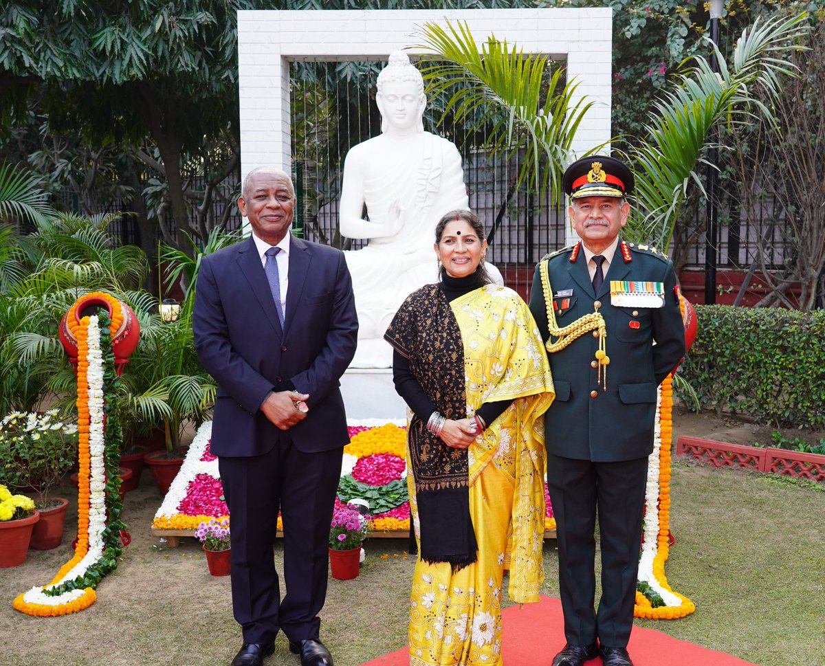 adgpi's tweet photo. #VijayDiwas Reception
Commemorating Courage, Forging Stronger Bonds!
The #VijayDiwas Reception held at #ArmyHouse brought together Ambassadors from various countries. The event provided an opportunity for members of the diplomatic community to gain insights into the historic military victory of the 1971 War, while also witnessing India’s growing indigenous defence innovations.
The interaction underscored India’s rich military heritage, its commitment to self-reliance in defence, and the strengthening of international understanding and cooperation.
#IndianArmy
@MEAIndia
@DefenceMinIndia
@SpokespersonMoD
