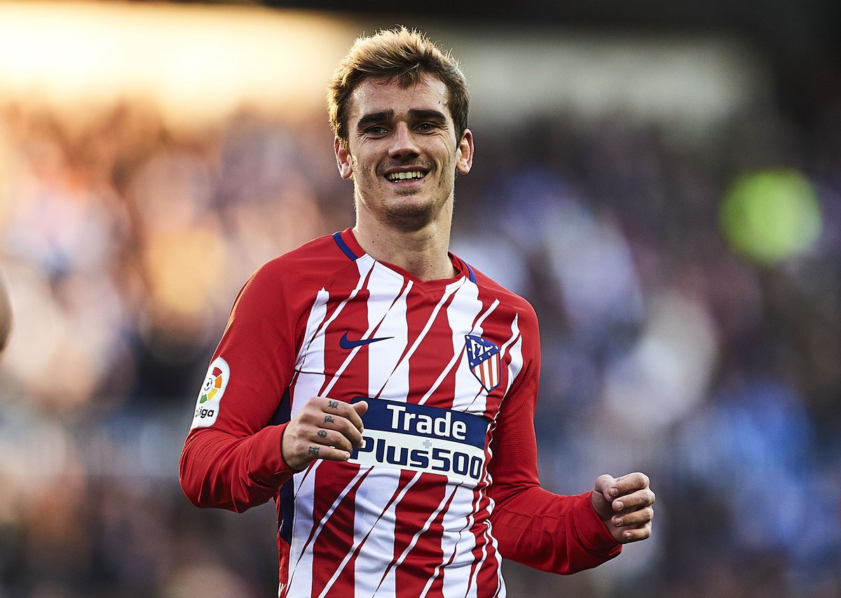 burakozgl's tweet photo. 6 aylık Messi
2,5 yıllık Griezmann
2,5 yıllık Salah

Tek seçenek hakkınız var. Birini alacaksınız hangisini tercih ederdiniz?

(“Bunlara vereceğim parayı” diye başlayan klasik cümleleri kurmadan, aciliyeti olan mevkilerden bağımsız düşünün) https://t.co/kB5GnzbFdA