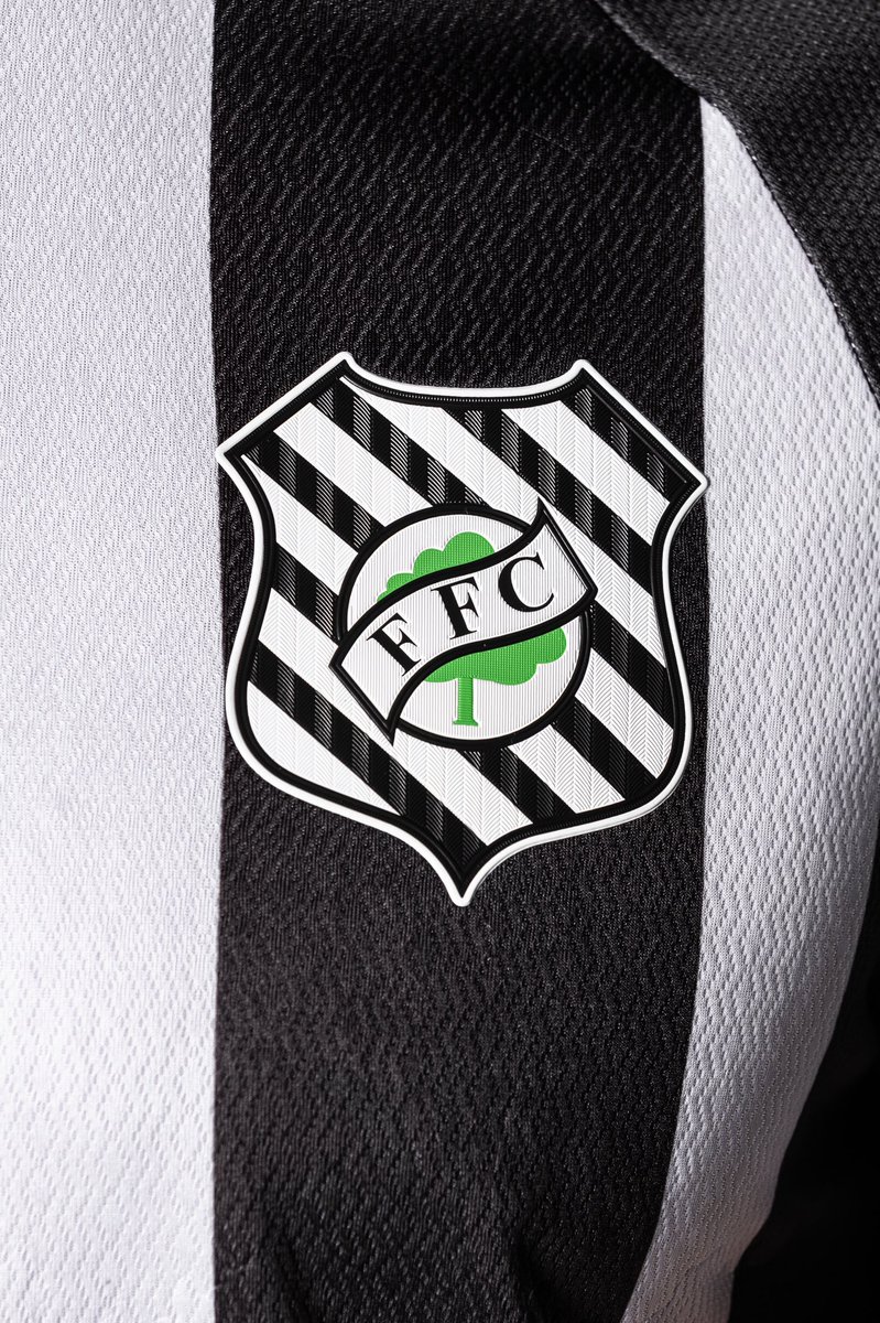 storefigueira's tweet photo. Clássica, confortável e cheia de tradição. A Camisa Jogo 1 do Figueirense é ideal para qualquer momento. ⚫⚪🌪️

Neste Natal, escolha um presente que carrega paixão. 🎄🎁

⚡️ Disponível nas lojas físicas e em https://t.co/tijgy86AKn.

🏷️ de R$279,99 por R$200,00 https://t.co/9SyIeQ62Ek