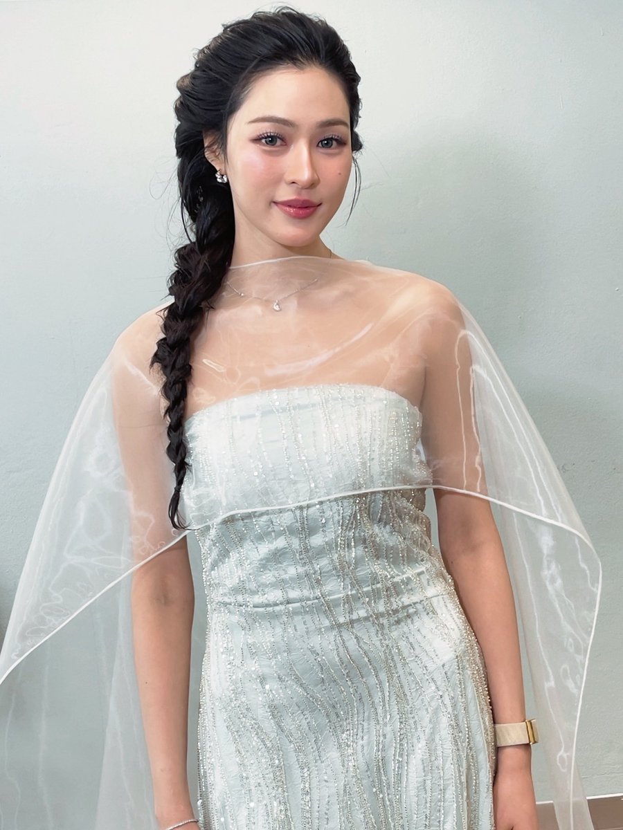 Everyone move aside  the queen has arrived!
This isn’t Frozen..
This is Lingling Kwong in her own era.

This is what real-life magic looks like 😉
Our always first choice for every brand. You didn’t just light up the room…
I truly believe you froze everyone today with your