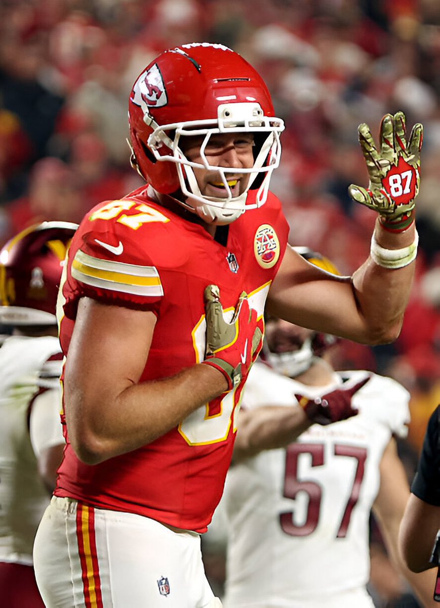 ballaristotle's tweet photo. Travis Kelce #WPMOYChallenge https://t.co/kTrtKeNhlJ