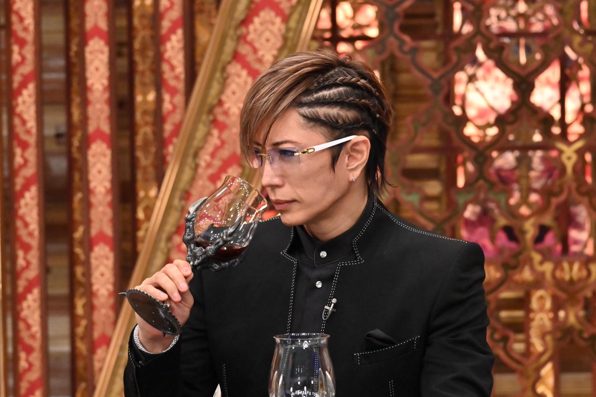 GACKT_Secretary's tweet photo. 『芸能人格付けチェック！2026お正月スペシャル』
今回も #GACKT、参戦。

個人81連勝。
前人未踏の記録をさらに更新できるのか——。

ワイン、殺陣、弦楽八重奏、ミシュランシェフ。
すべてを見極める“絶対王者”の眼が冴える。

2026年1月1日（木・祝）17:00-21:00
ABCテレビ・テレビ朝日系 全国ネット
「芸能人格付けチェック！2026お正月スペシャル」
