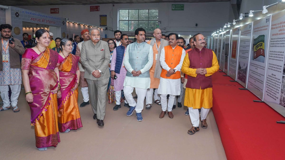 krishnasevika77's tweet photo. 🚩The grand conch shell of 'Sanatan Rashtra' resounded in the country's capital, Delhi.

The Sanatan Sanstha Sankhnaad Mahotsav, organized at Bharat Mandapam, concluded successfully, creating a vibrant atmosphere of national security, culture, and valor.

#SanatanRashtraShankhnad https://t.co/K1iToygVBs