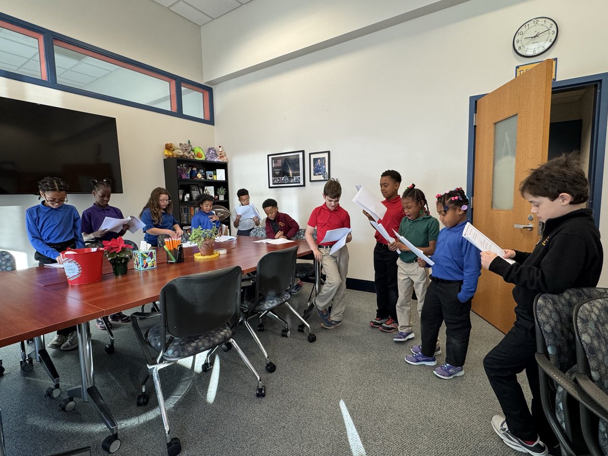 Nothing like a Christmas Reader’s Theatre surprise today from Ms. Evans’ 2nd grade class! 🎄