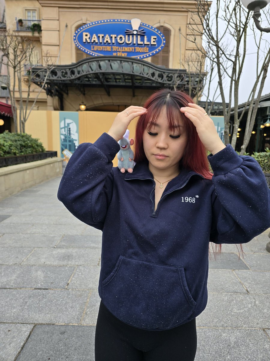 GingeHazza's tweet image. Happy 27th Kim x