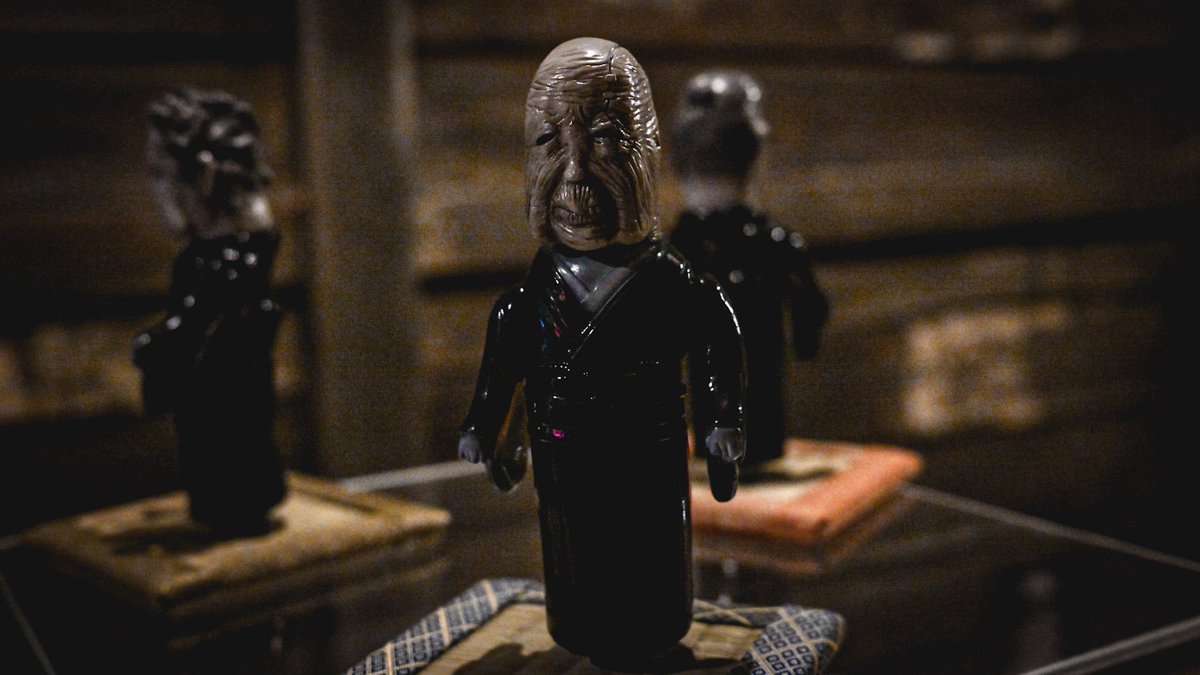 暗黒エンターテイメント
「生前葬」
於:横浜元町 MERRY ART GALLERY
2025.12.13.sat〜12.14.sun

老害　遺影バージョン

タネ　シネ　トネ

#暗黒エンターテイメント
#メリーアートギャラリー 
#ソフビ
#sofvi