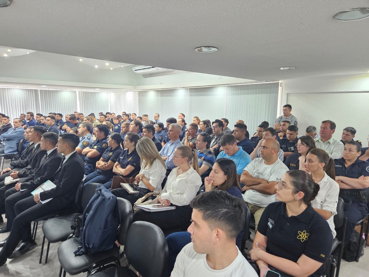 Estamos en Paraná junto a la <a href="/EPG_UCA/">Escuela de Política y Gobierno - UCA</a> 

Hoy comenzamos el curso de ciberseguridad para las fuerzas de seguridad de la provincia

Durante 4 días, estaremos capacitando a más de 90 personas sobre los desafíos estratégicos que hay hoy en día.

Gracias <a href="/nestorroncaglia/">Nestor Roncaglia</a> por recibirnos