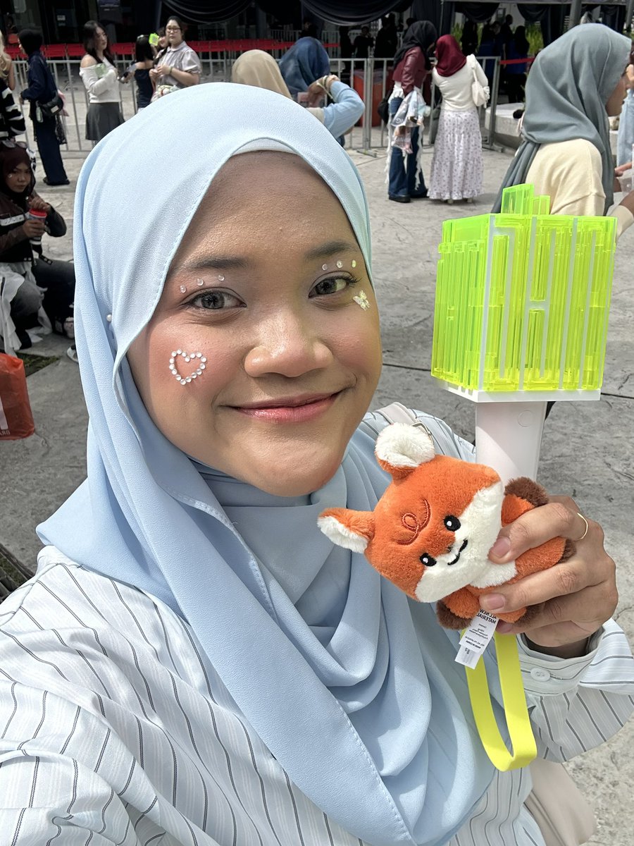 hajar | met dreamies💚 tweet media