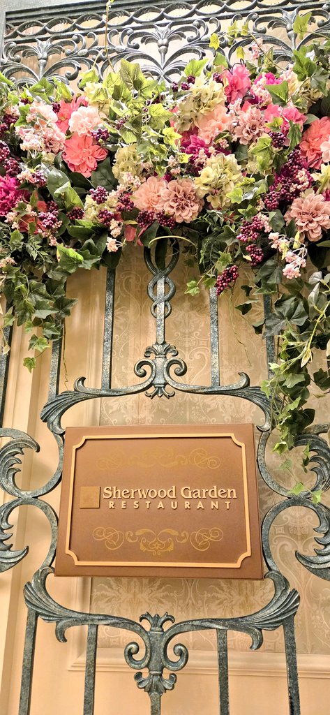 今日はここでお母さんの誕生日をお祝い🎁🎂✨✨
明日は家族で真夜中の晩餐会&amp;フォトグリ
晩餐会は必ず月1で予定いれてるけど毎回楽しみでワクワクしちゃう( *´艸｀)