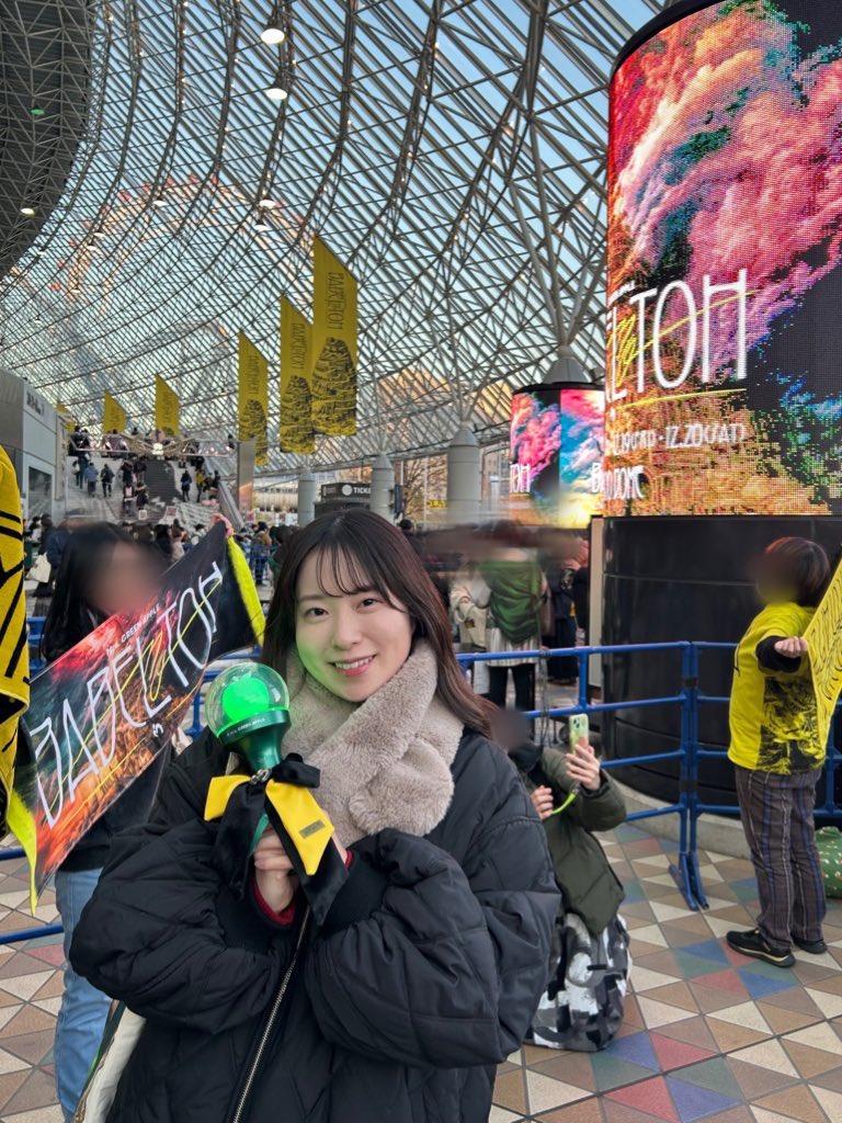 _ramune_k's tweet photo. ミセスのライブ参戦してきた！！
もう凄すぎて鳥肌…🦅
大森さんの言葉に胸いっぱいになっちゃった🥹
余韻ひたひた…心が満たされてる…💛🖤
#BABELnoTОН
#バベルの塔
#魔導士 https://t.co/HwrjDPuNUQ