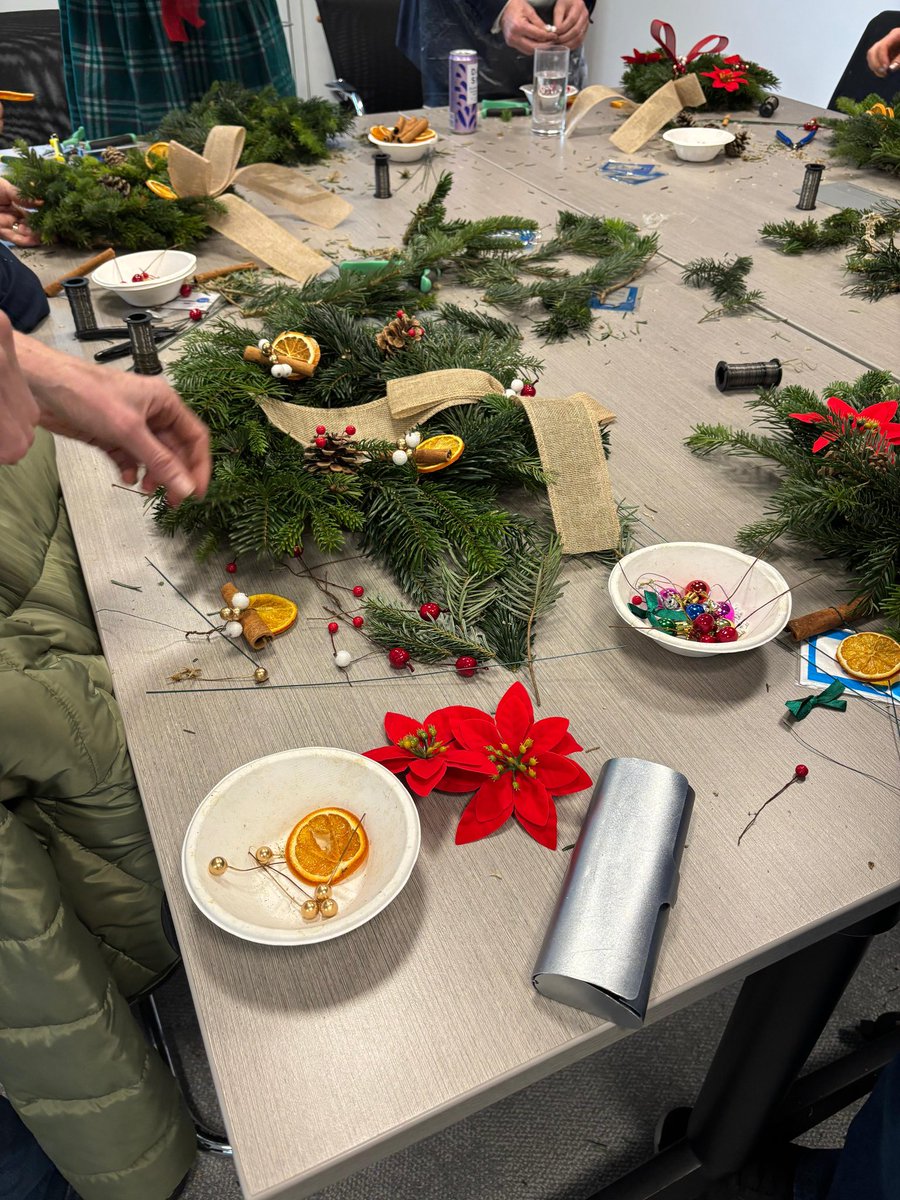 Photos from this year’s Christmas Wreath Making sessions! These workshops are always so well-loved by our occupiers, and we’re thrilled to provide this free, festive creative experience for them. 🎄🤩