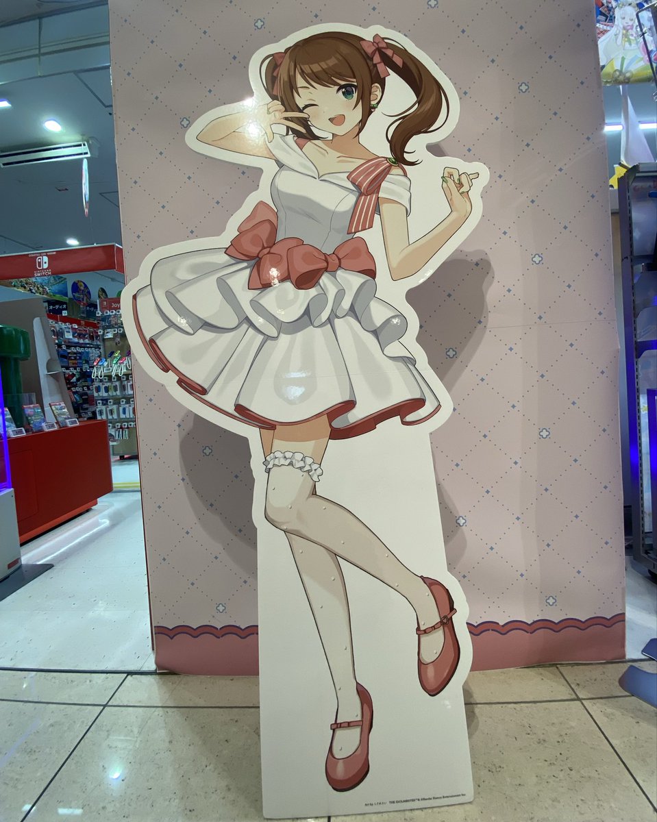 08mameko1's tweet photo. #しぐれういアイマスコラボ あべのキューズモールで水嶋咲ちゃんに会いに行きました！背景の壁紙も合わせていて、すっごく可愛く咲ちゃんをいろどってくれていました。 https://t.co/x4BYSC33cN