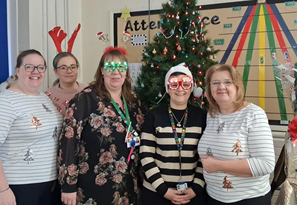 BirstallAcad13's tweet image. It's Christmas Dinner Day in school:
Turkey &amp;amp; stuffing balls✅
Pigs in blankets &amp;amp; brussel sprouts✅ 
Enough desserts for everyone 🍰😋✅
Huge thanks to our culinary superheroes, Ms Smith &amp;amp; Ms Crampton, for our festive feast 🎄– and for keeping us happily full all year round!👏