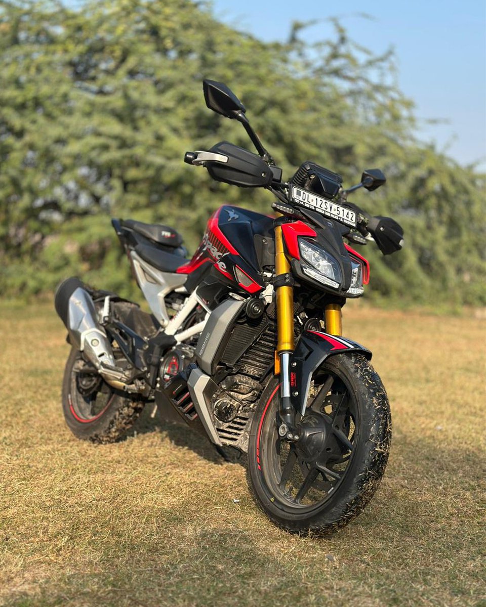 91wheels's tweet image. The TVS Apache RTR 310 features a sharp design, clean detailing and a premium overall finish.
Swipe through the image gallery to take a closer look from every angle.

#TVSApacheRTR310 #ApacheRTR310 #TVSMotor #MotorcycleDesign #BikeGallery #TwoWheelerIndia #91Wheels