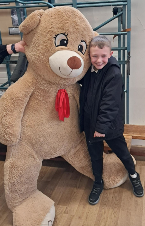 BirstallAcad13's tweet image. It's Christmas Dinner Day in school:
Turkey &amp;amp; stuffing balls✅
Pigs in blankets &amp;amp; brussel sprouts✅ 
Enough desserts for everyone 🍰😋✅
Huge thanks to our culinary superheroes, Ms Smith &amp;amp; Ms Crampton, for our festive feast 🎄– and for keeping us happily full all year round!👏