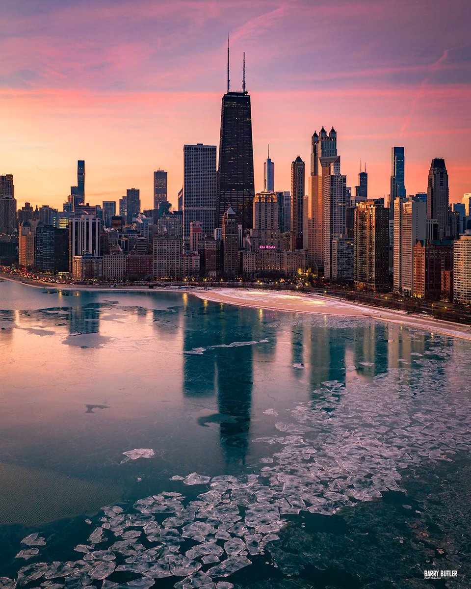Tuesday at the Towers.  This morning's chilly start in Chicago.  #weather #news #chicago #ilwx