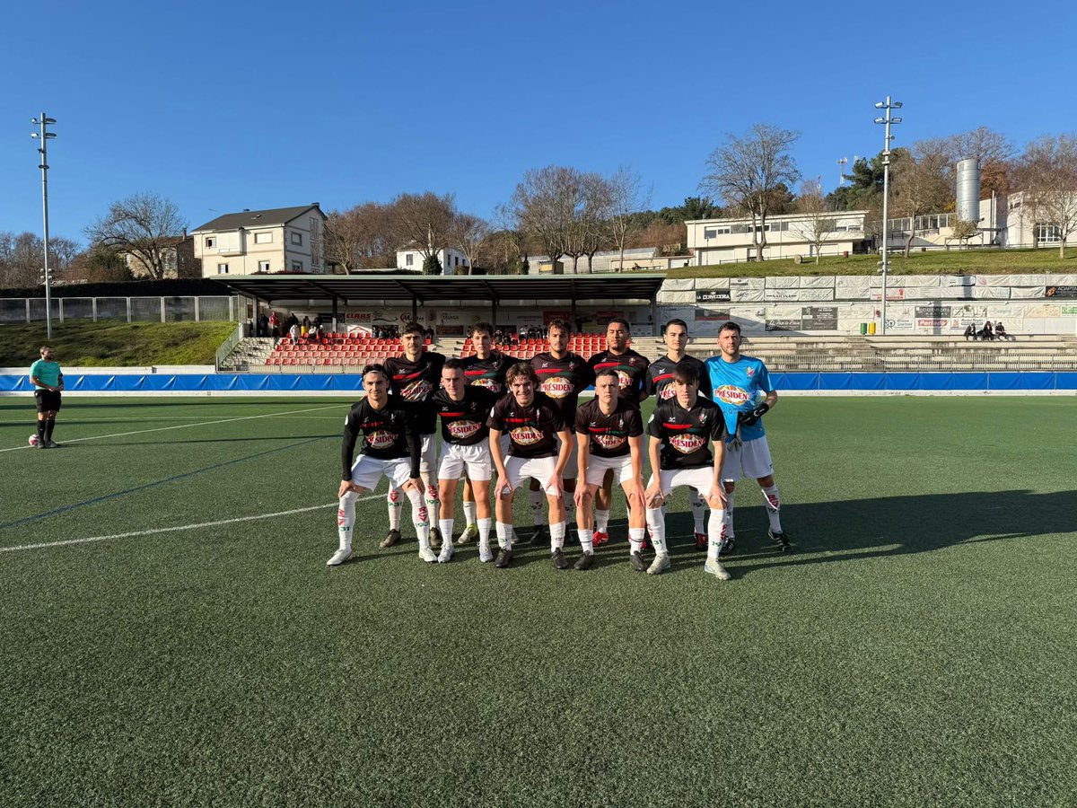 🔚 Contundente victoria do filial en Chantada
⚔️ Os nosos rapaces traen os 3p na súa visita ó Sangoñedo nun partido confirma o bo momento polo que pasan os de Iván
⚽️ Alberto, Migui, Gabri e Gegun

Chantada At 0-4 RC Villalbés “B”

O Domingo, último partido do ano
#orgullorcv❤️💚