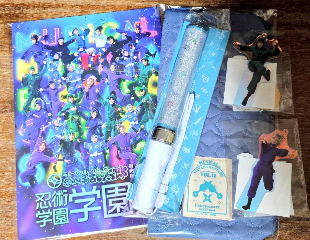 忍ミュ リーフレット・アクスタ・ペンライト・ブロマイド・銀テ むーびっくから箱が届いて何買ったんだった？？と開けたら学園祭グッズ