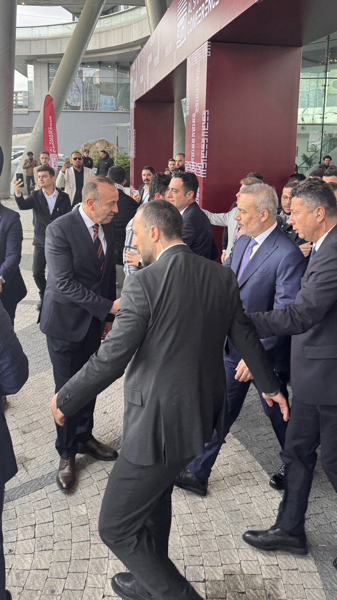sarayli's tweet photo. Saraylı Grup olarak, Pullman Hotel Convention Center’da gerçekleşen Al Sharq Forum kapsamında düzenlenen bu seçkin uluslararası organizasyonda yer almaktan memnuniyet duyduk.
Dışişleri Bakanımız Sayın Hakan Fidan’ın (@HakanFidan )değerli katılımları ve nazik ziyaretleri, programa ayrı bir anlam ve güç katmıştır. Kendilerine teşekkürlerimizi arz ederiz.

Saraylı Group, we were honored to take part in the distinguished Al Sharq Forum held at Pullman Hotel Convention Center.
The esteemed presence and gracious visit of H.E. Mr. Hakan Fidan (@HakanFidan ), Minister of Foreign Affairs of Türkiye, added great value and significance to the forum. We extend our sincere appreciation.

#AlSharqForum #PullmanHotelConventionCenter #HakanFidan #Diplomacy #InternationalDialogue #SarayliGroup