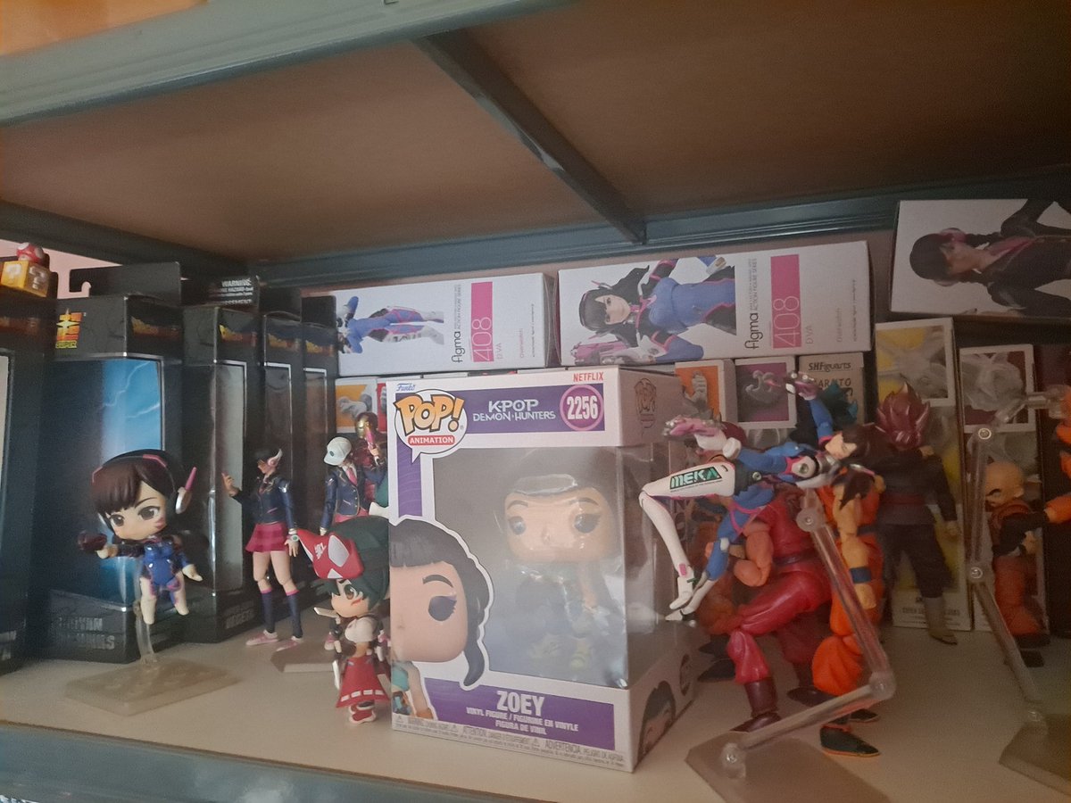 ForHeadhunter's tweet image. Yeyyy I got zoey todayyy (I ordered it 10 days ago but I've thinking to received it in january) so I'm happyyy 😅