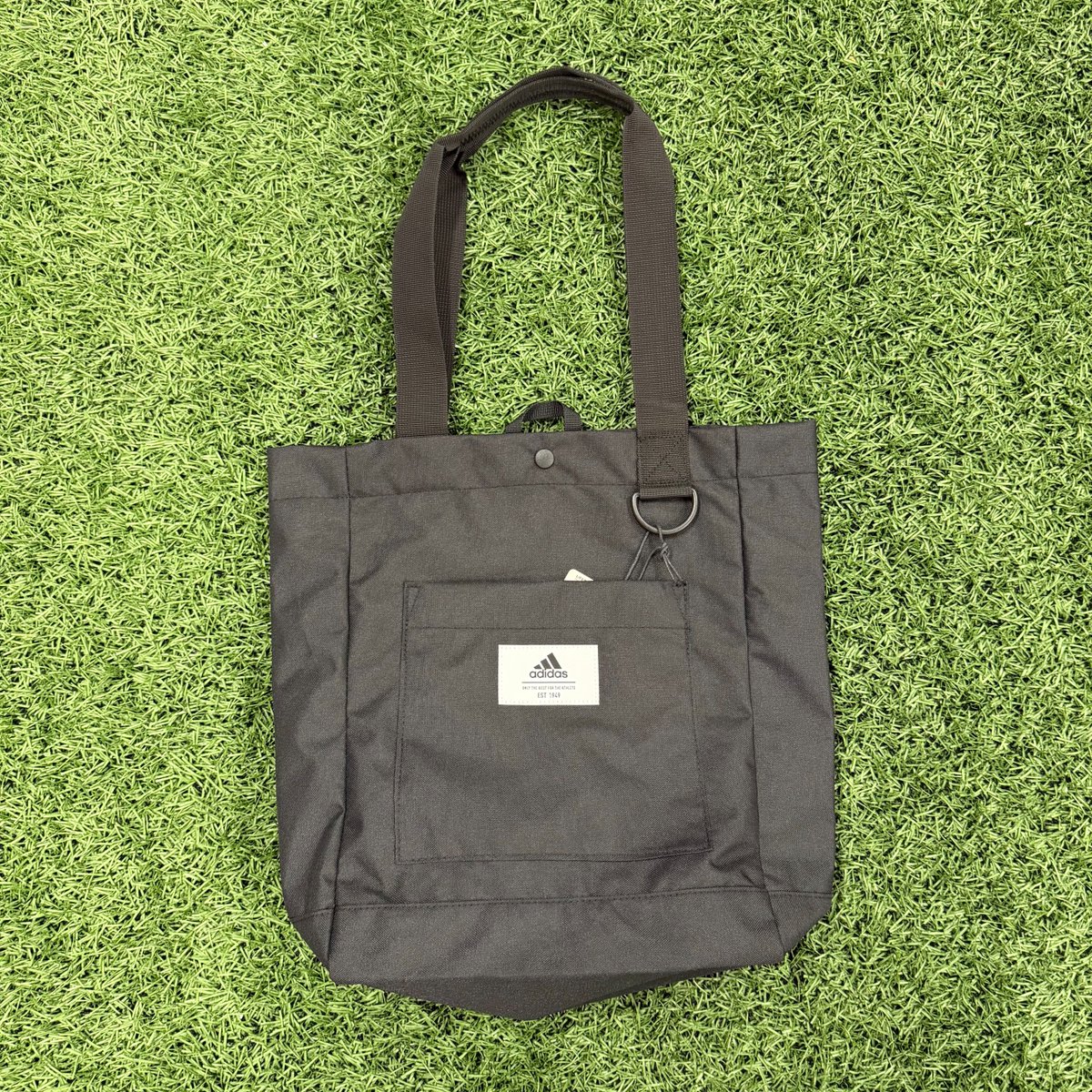 RBNYHelp's tweet image. 🎁12 Days of M+🎁 

Day 12:
- Framed 2019 Team Signed Jersey (Auction)
- Desk Organizer
- Black Adidas Tote
- Logo Cap

Link: newyorkredbullsmembers.com/login