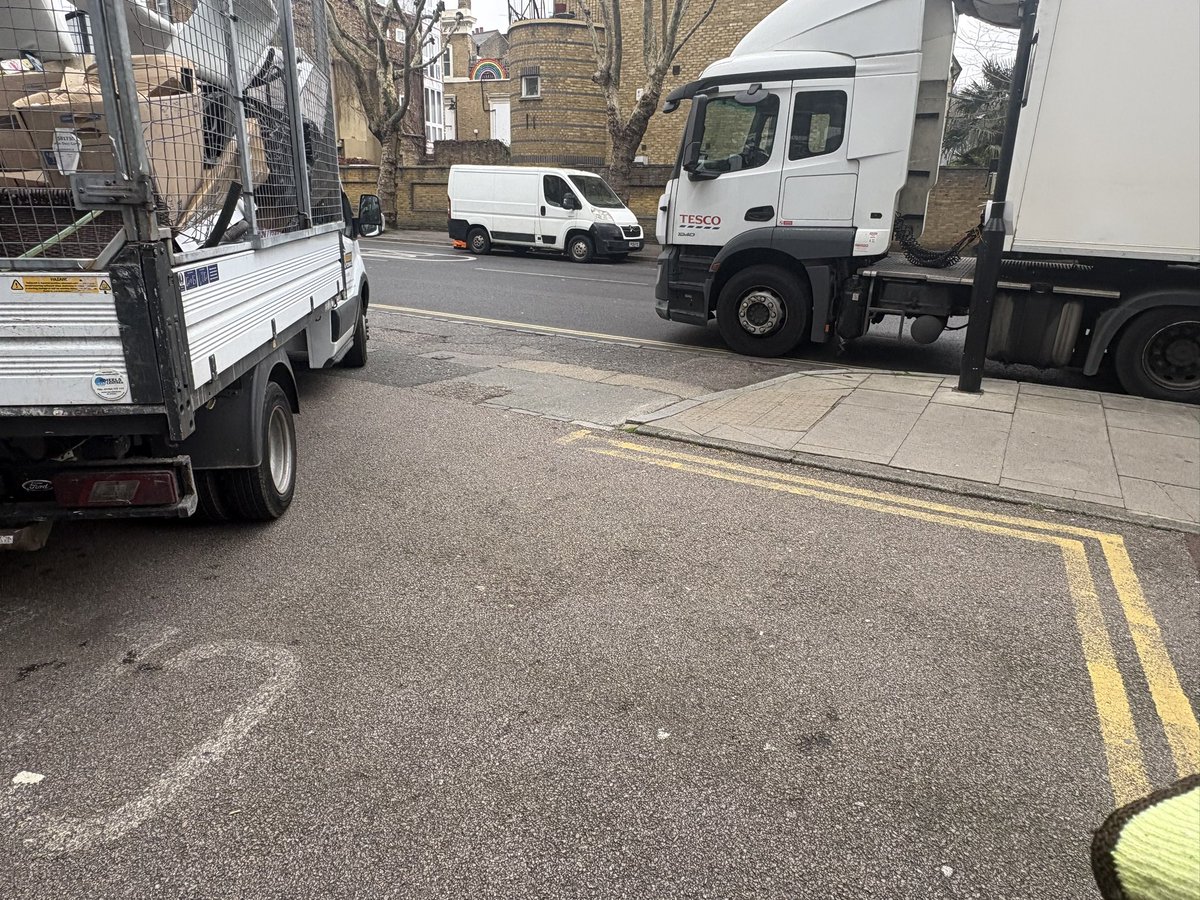 Clearing bulky furniture in Islington N1 today ✔️
Chairs, beds, cabinets &amp; more collected locally.

👉 mm-rubbishclearance.co.uk/furniture-bulk…