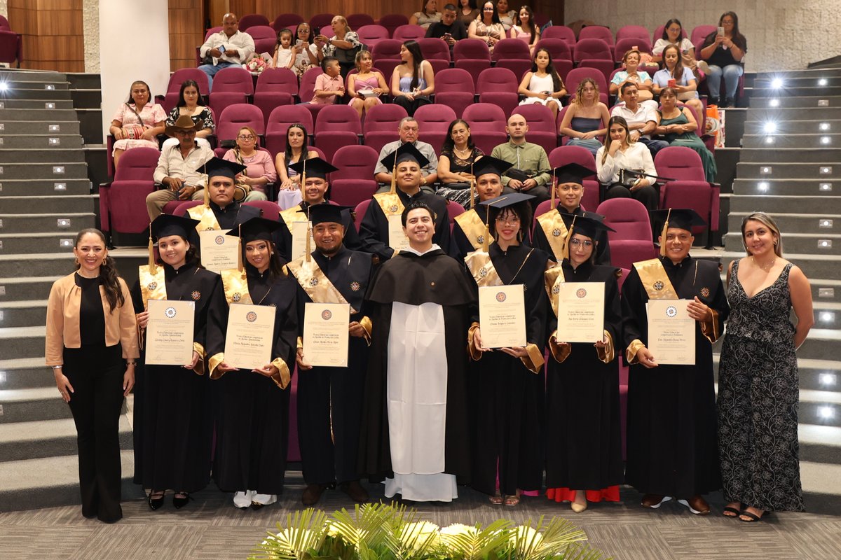 Celebramos y felicitamos a nuestros nuevos técnicos laborales que con mucha dedicación y empeño inician su carrera laboral, les deseamos los más grandes éxitos. 

#orgullosamentetomasino 💙