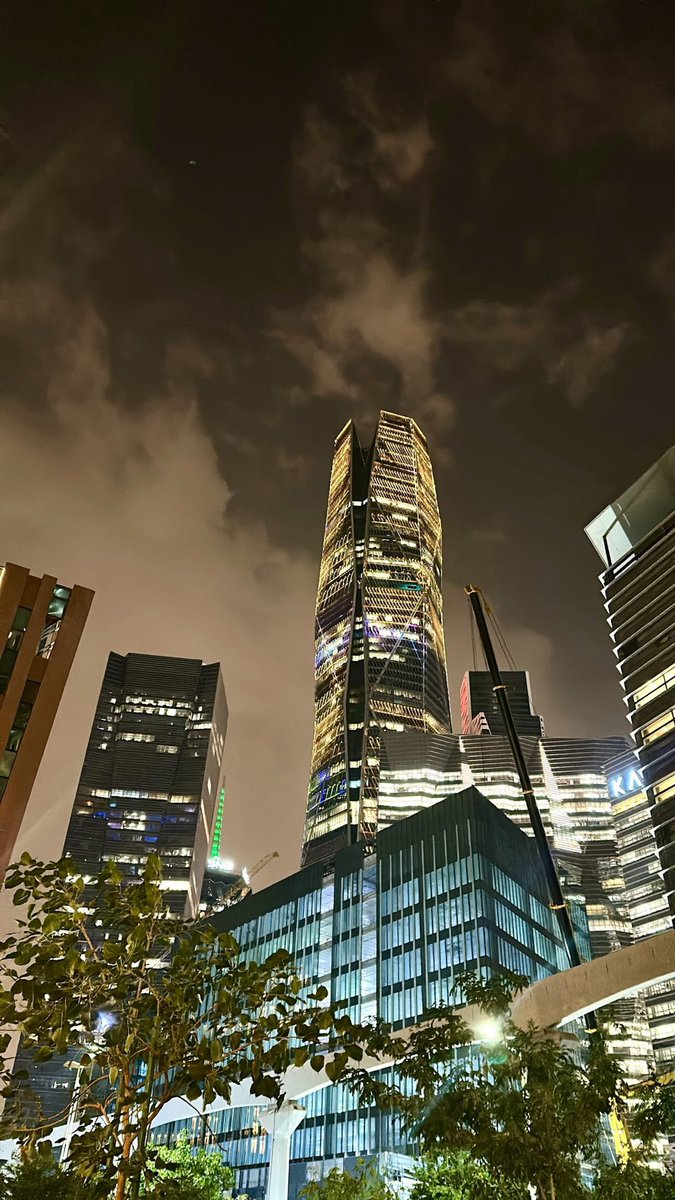 #شي_يصنع_يومك 
هو فيهـ غير هالاجواء 🤍🌫️