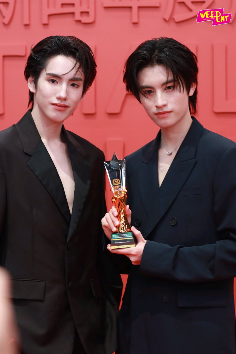 ขอแสดงความยินดีกับหนุ่มๆ วง" Because Of You i Shine โดยมี ภูธัชชัย - เอเอ เป็นตัวแทน  " ได้รับรางวัล ' BOYGROUP ยอดนิยม ' ในงาน " 2025 Thailand Headlines Person of the Year Award ครั้งที่ 9 "✨

PHUAA THAILAND HEADLINES25

#PHUTATCHAI #AAashirakorn 
#PersonOfTheYearAwards2025xBUS