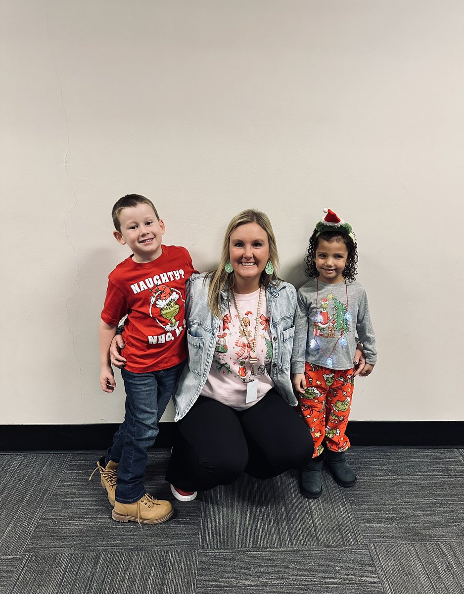 Grissom_MCS's tweet photo. The Astros are celebrating the 12 Days of Christmas. Today is Grinch Day! 💚💚all the festive wear. https://t.co/o61SapKxt0