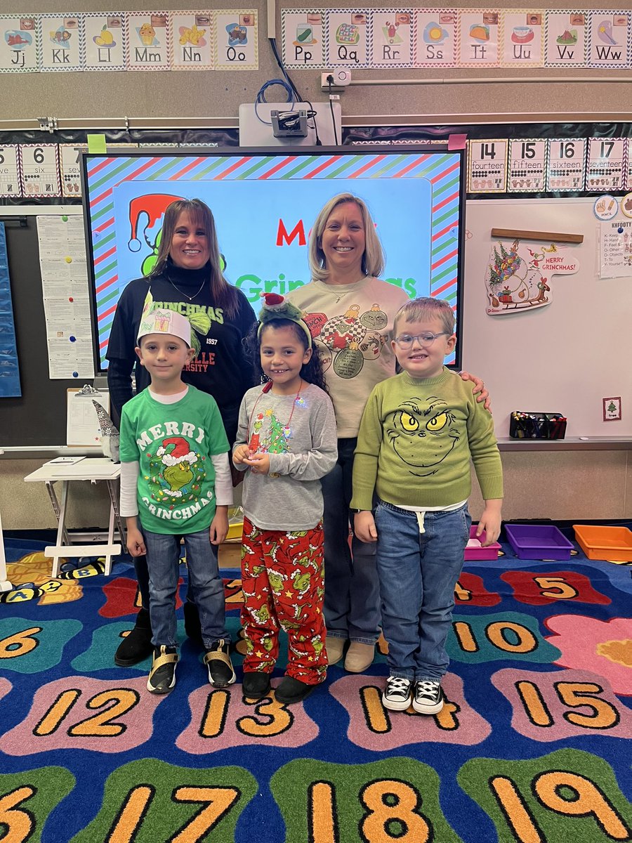 Grissom_MCS's tweet photo. The Astros are celebrating the 12 Days of Christmas. Today is Grinch Day! 💚💚all the festive wear. https://t.co/o61SapKxt0